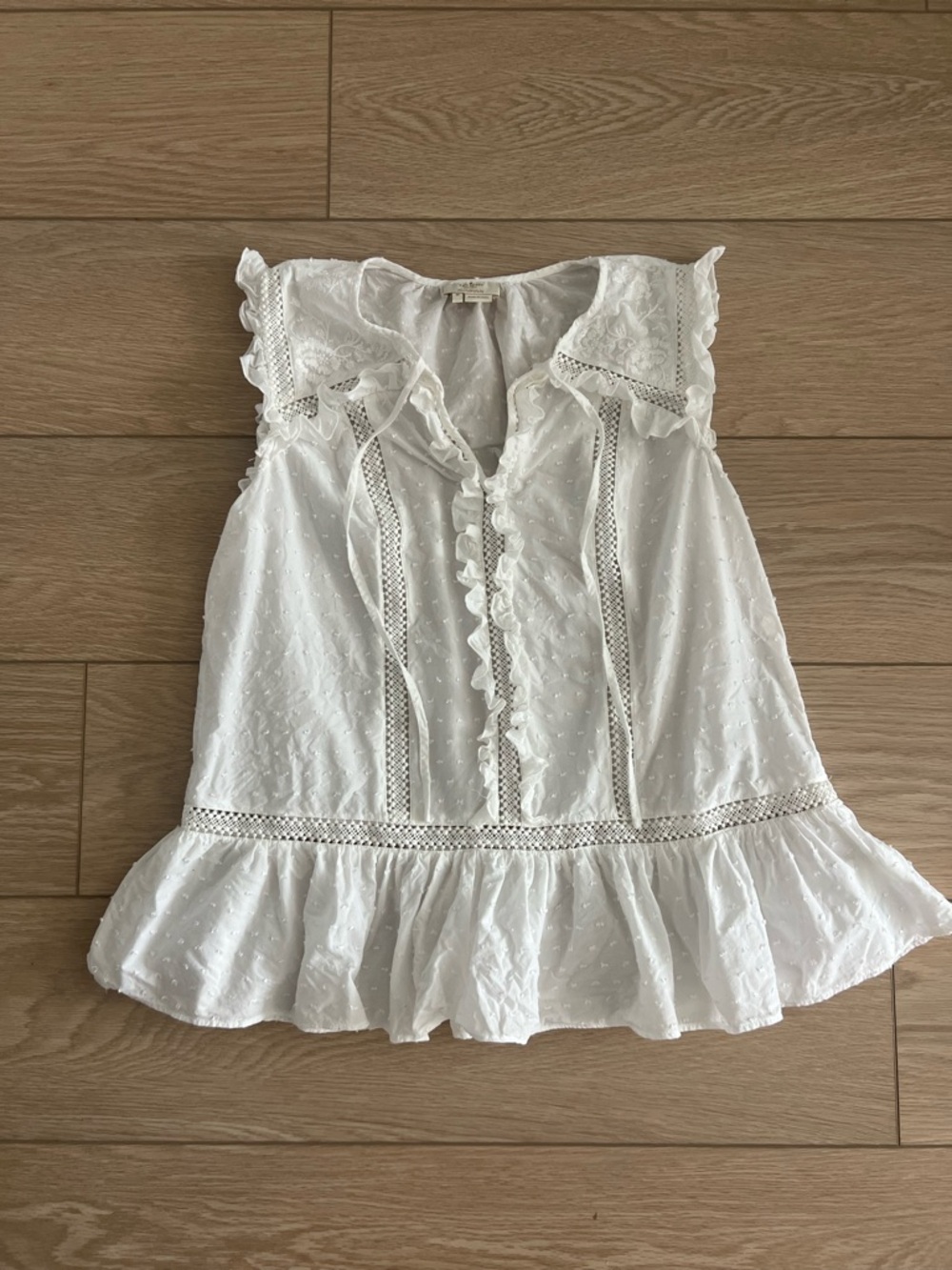 Kate Spade white sleeveless eyelet ruffle top size medium